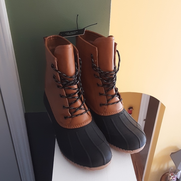VIA ROSA Shoes - NWT Duck Rainboots 11 Black/cognac SOLD SOLD